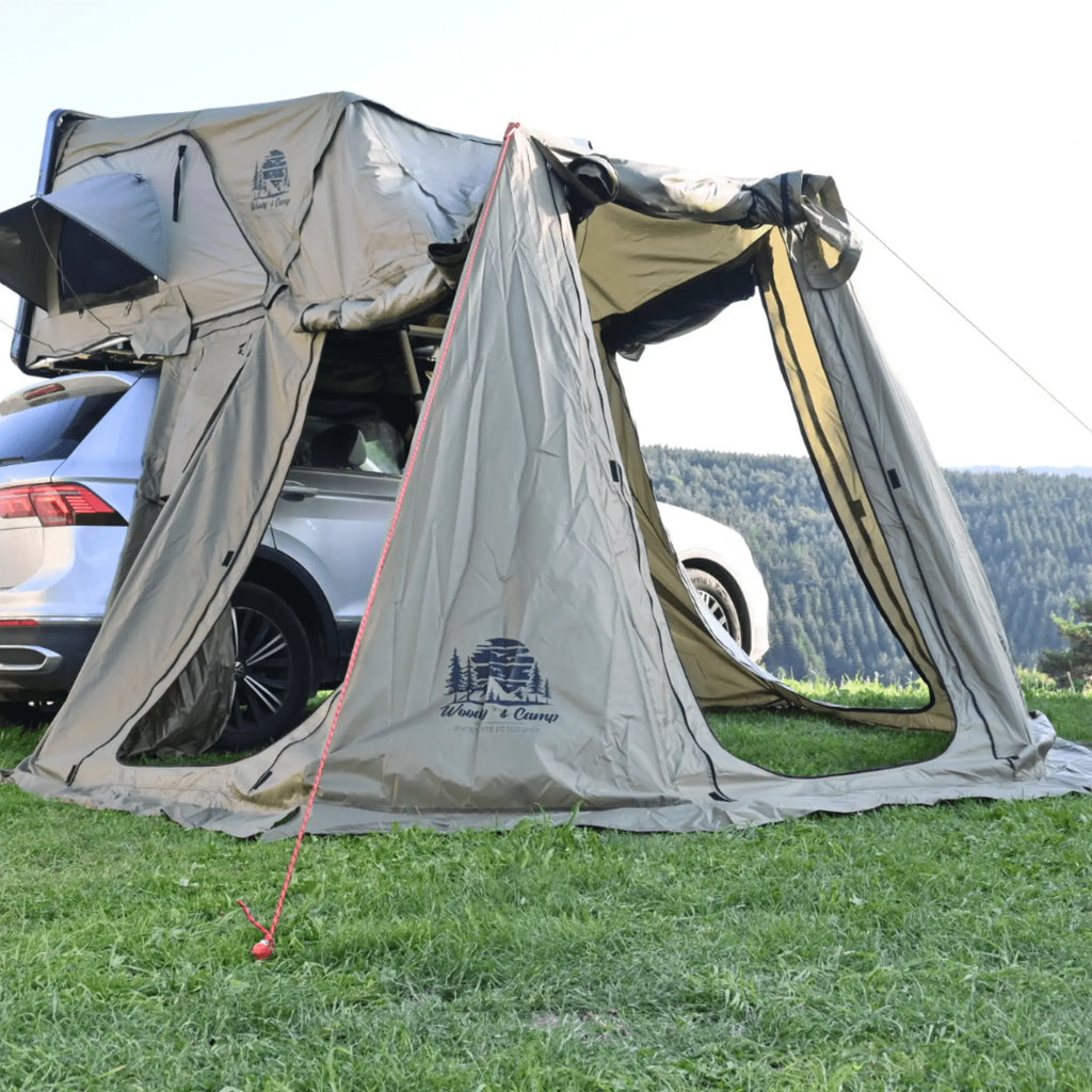 location montpellier occitanie herault 34000  Annexe pour tente de toit rigide attachée à une voiture, offrant un espace de vie supplémentaire pour 2 à 3 personnes en plein air.