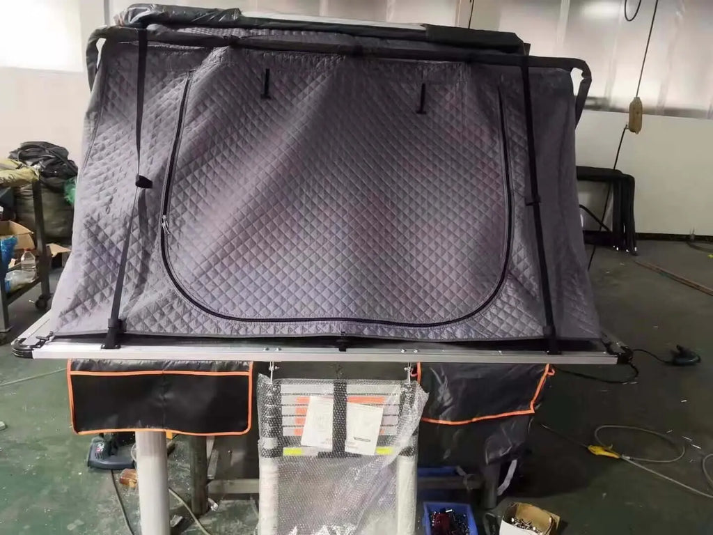 Isolation thermique d'hiver pour tente rigide de toit pour 2-3 personnes, en tissu matelassé, installée à l'intérieur de la structure de la tente, améliore le camping saisonnier.