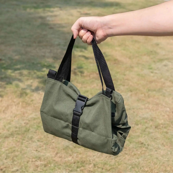 Sac de rangement pliable avec compartiments, idéal pour le camping et les voyages, à utiliser en extérieur. Dispose de sangles ajustables et d'un design modulaire.